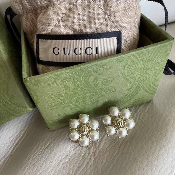 NEW GUCCI Pearl Earrings Interlocking Gold Clip On Type Logo Engraved 2cm x 2cm - Picture 9 of 10